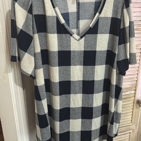 Tops - Plaid V-Neck Women's Top - Black and Cream